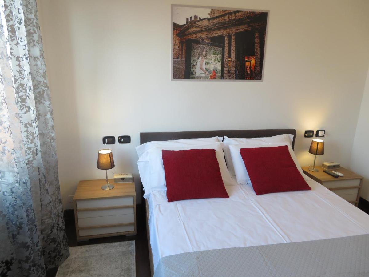 City39 "Residenze Del Cuore" เวโรนา ภายนอก รูปภาพ